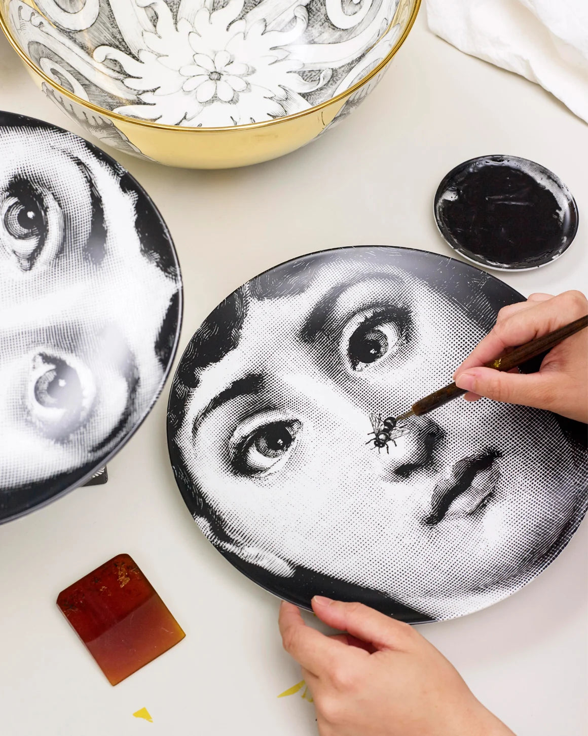 Decorative plates for walls - handpainted | Fornasetti Decorative plates for walls - handpainted | Fornasetti
