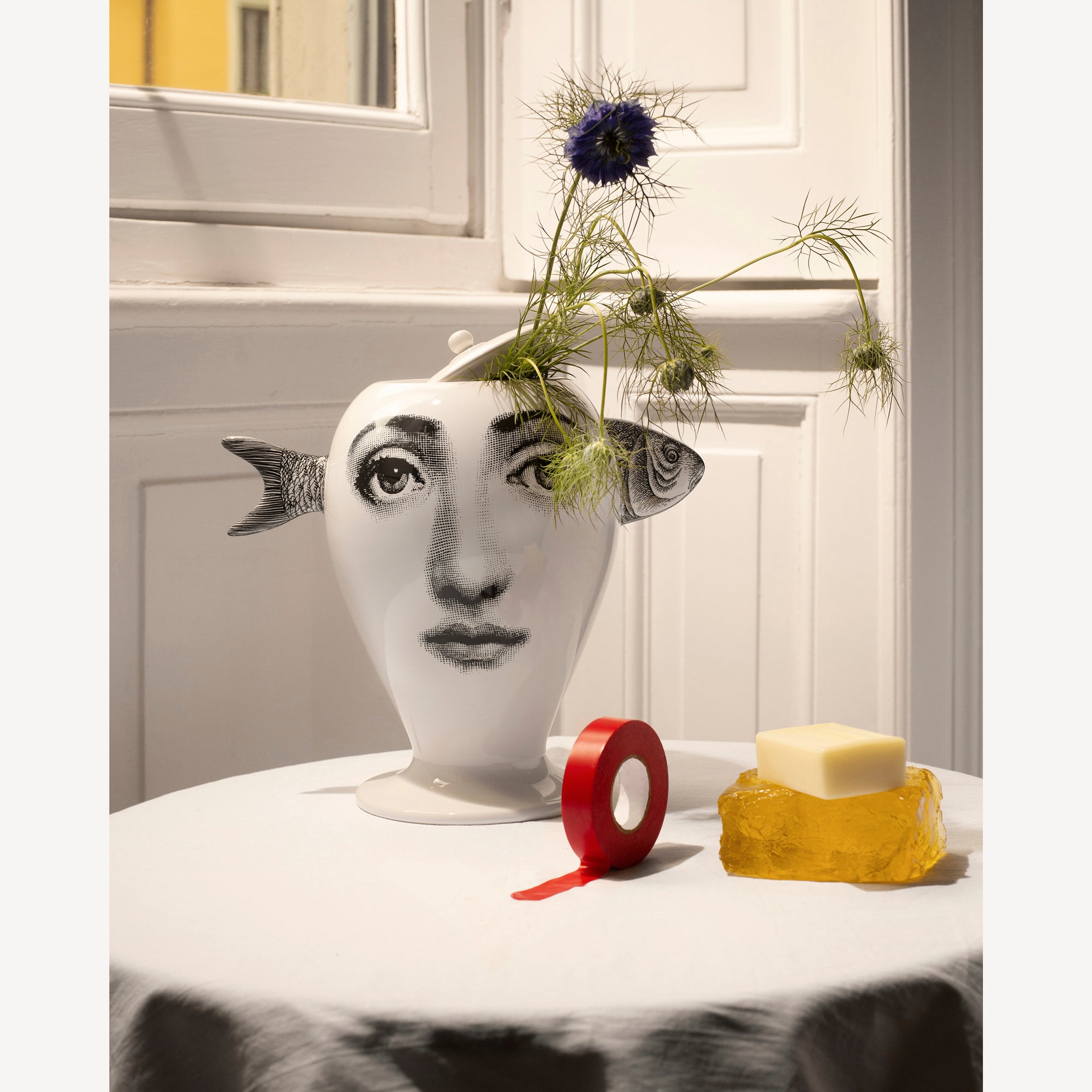 Vase Pesce in White/Black | Fornasetti® – Fornasetti Store