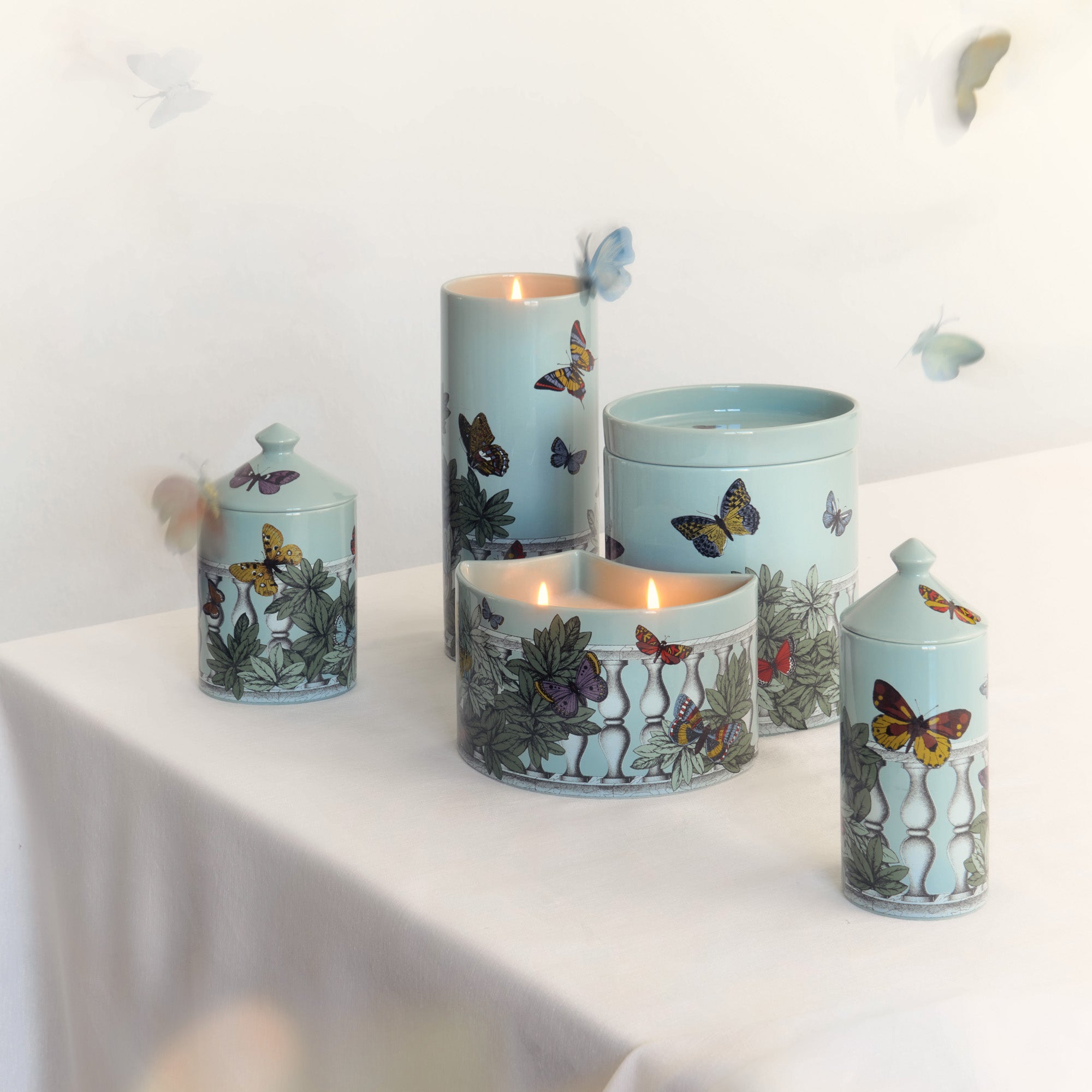 NEL MENTRE Tall scented Candle - Farfalle e balaustra Décor - Giardino Segreto Fragrance