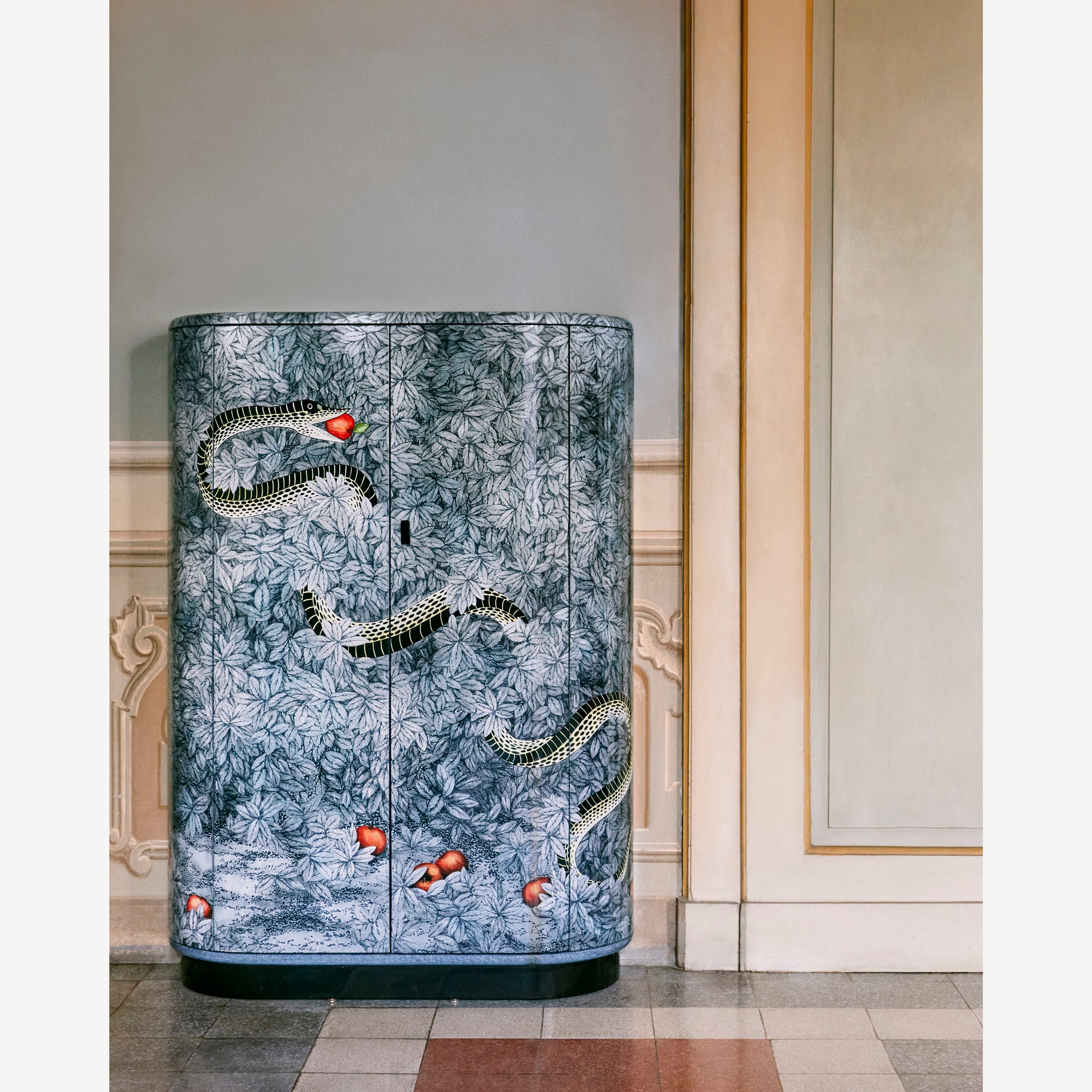 Curved cabinet Peccato Originale