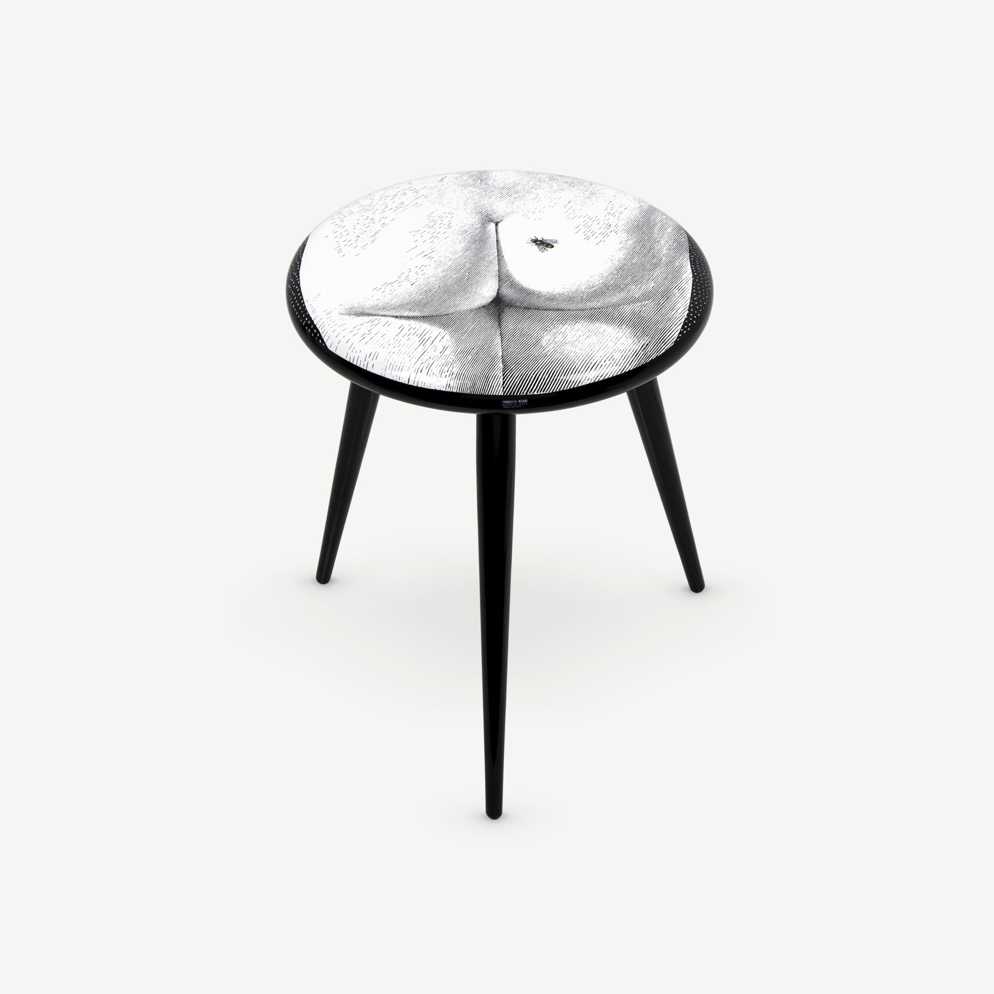 Stool Bee on my back colour