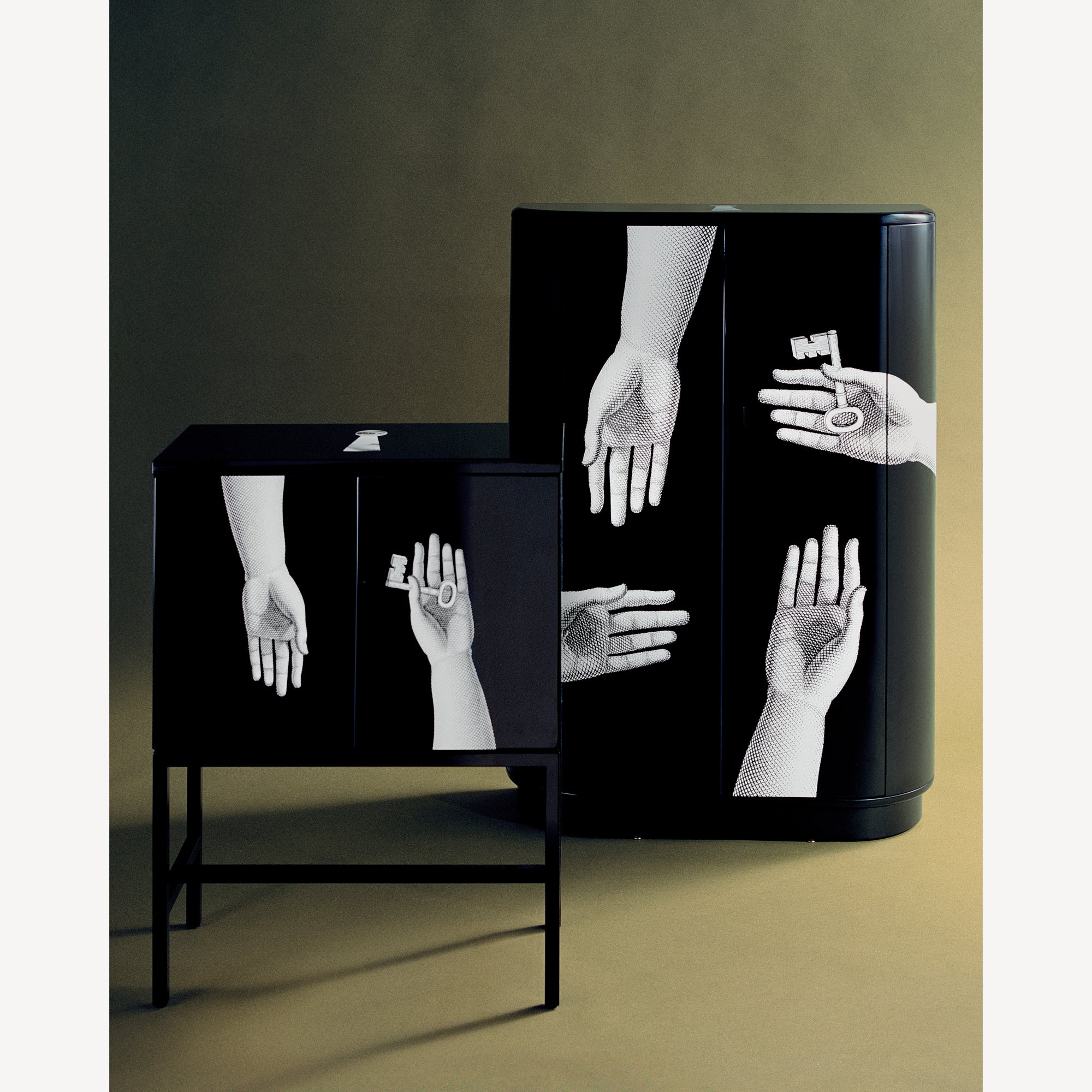 Petit Cabinet sur pieds Mani con Chiave e Serratura