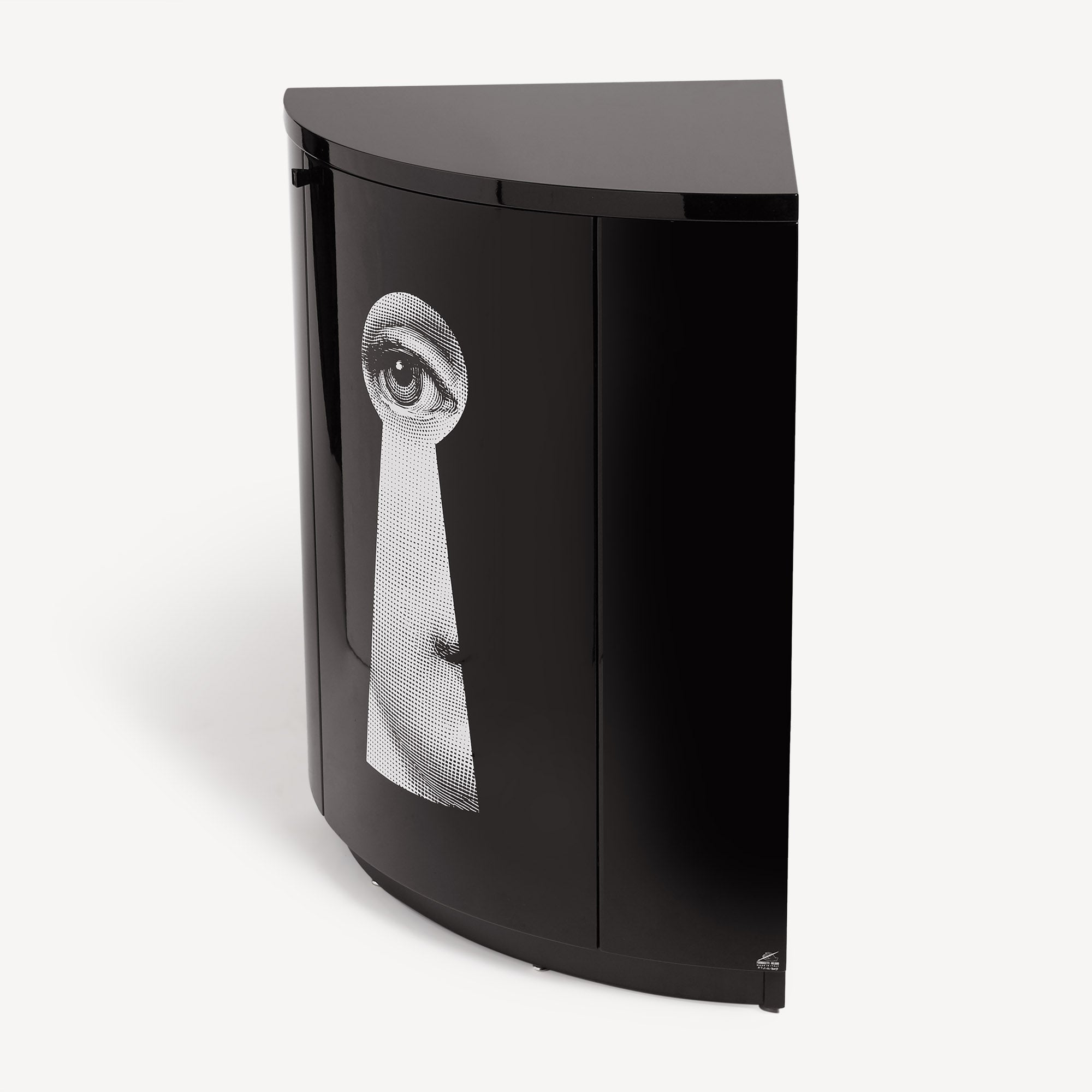 Corner cabinet Serratura