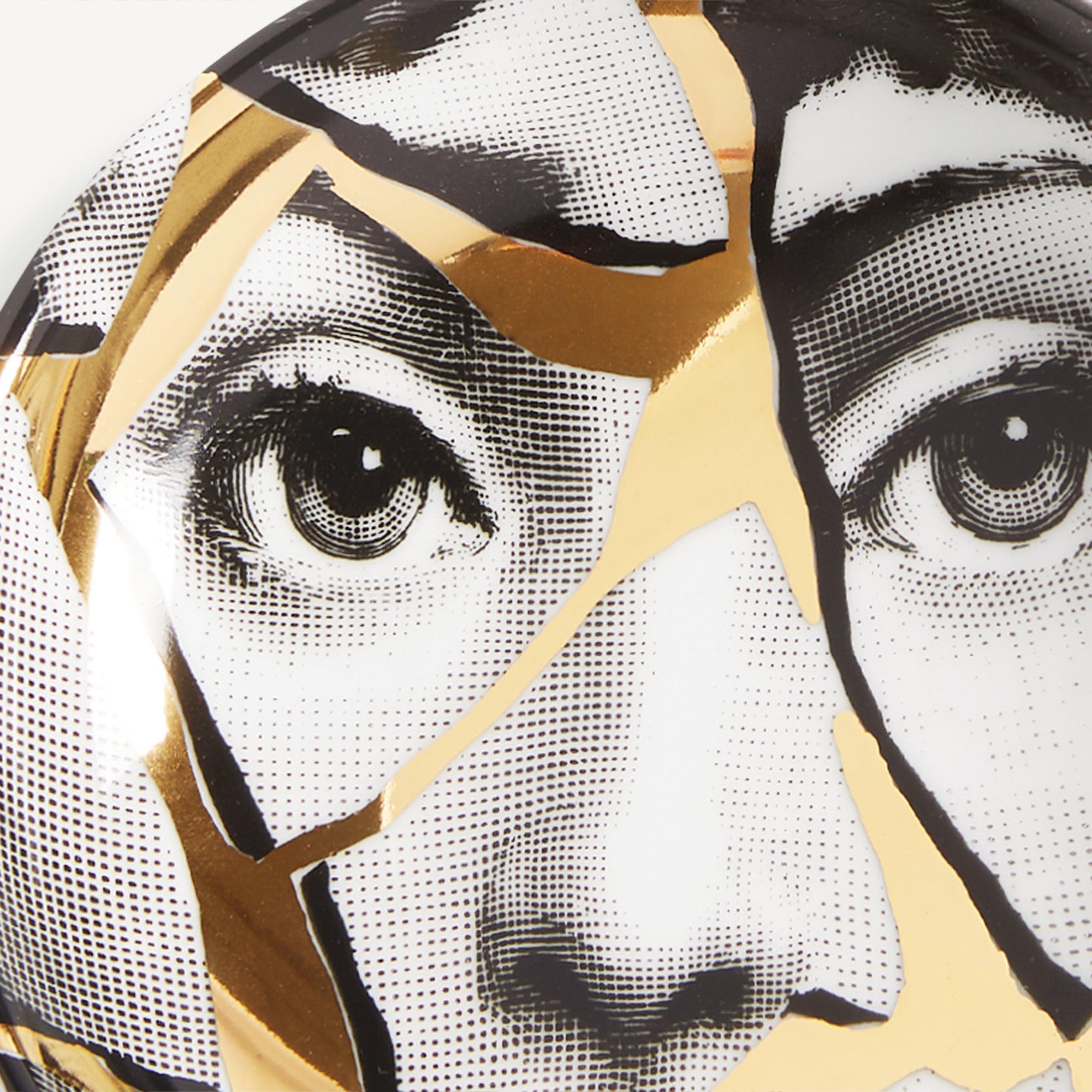 Ashtray Tema e Variazioni n.2 in White/Black/Gold | Fornasetti