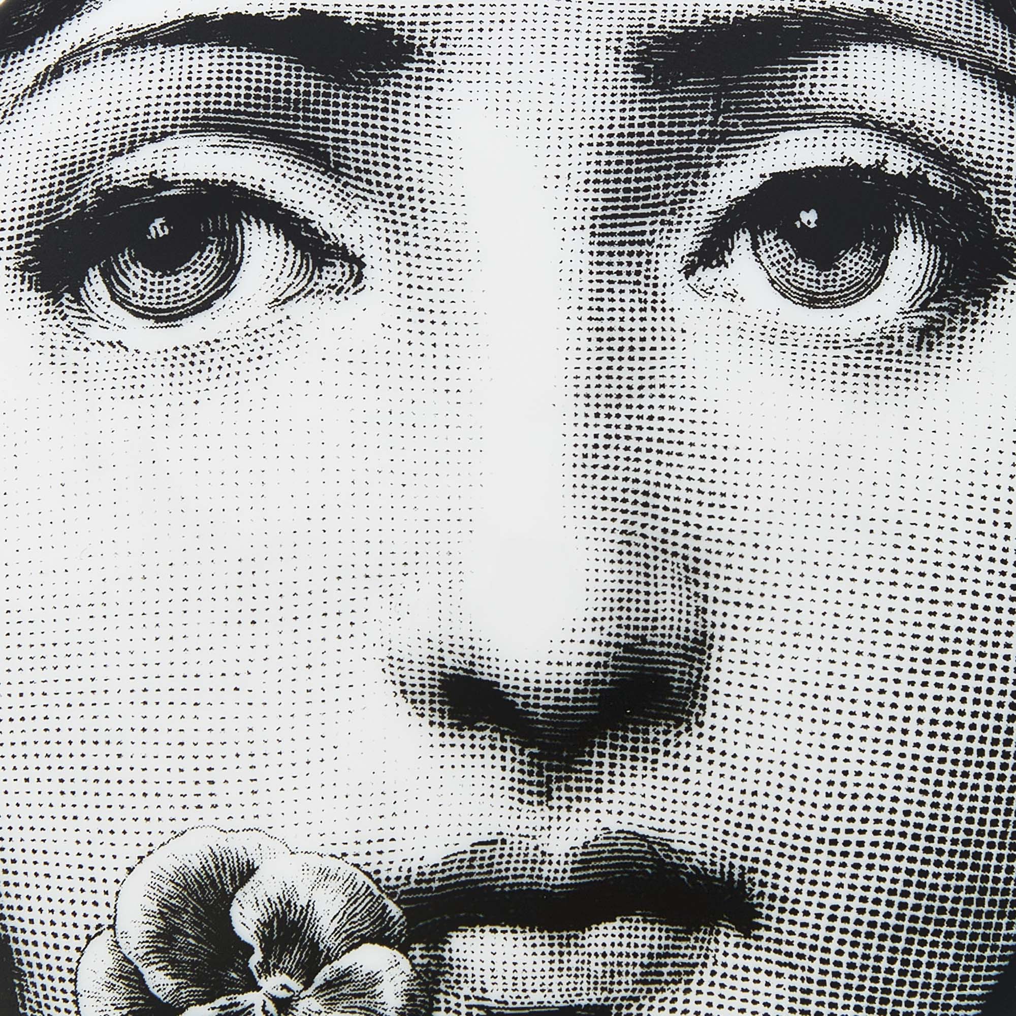 Round box Tema e Variazioni n.137 in White/Black | Fornasetti