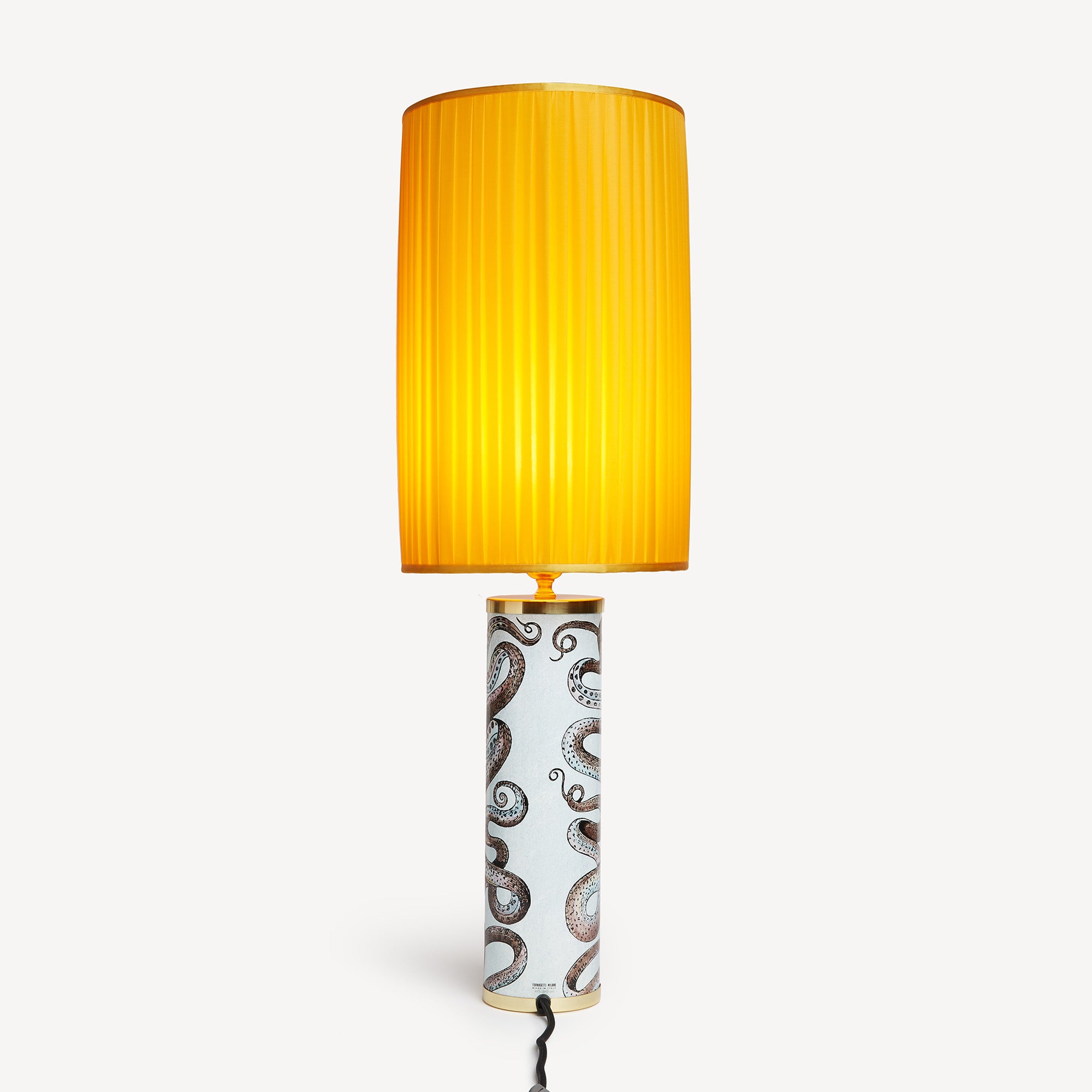 Cylindrical pleated lampshade