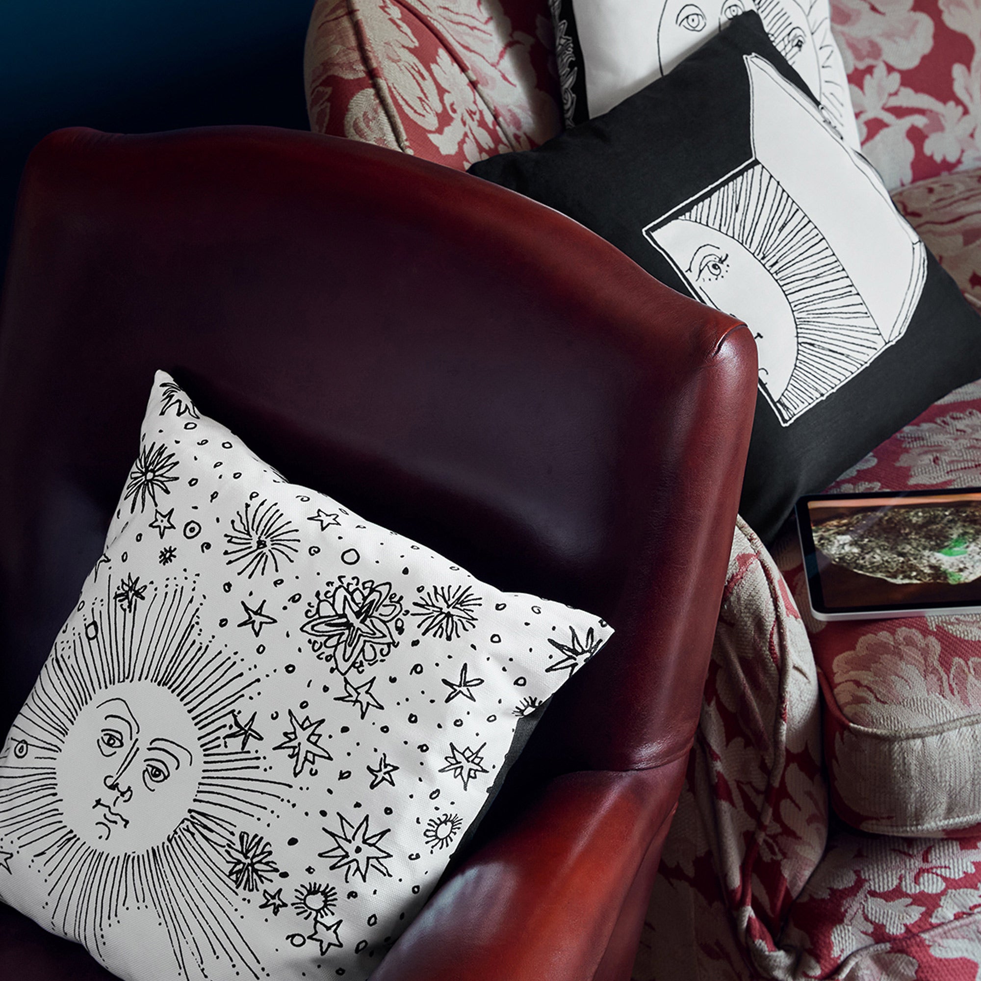 Cushion Solamente in White/Black | Fornasetti® – Fornasetti Store