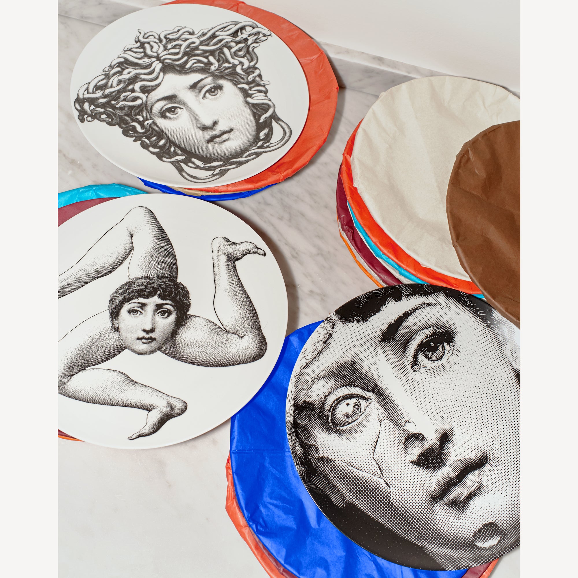 Wall plate Tema e Variazioni n.186 in White/Black | Fornasetti