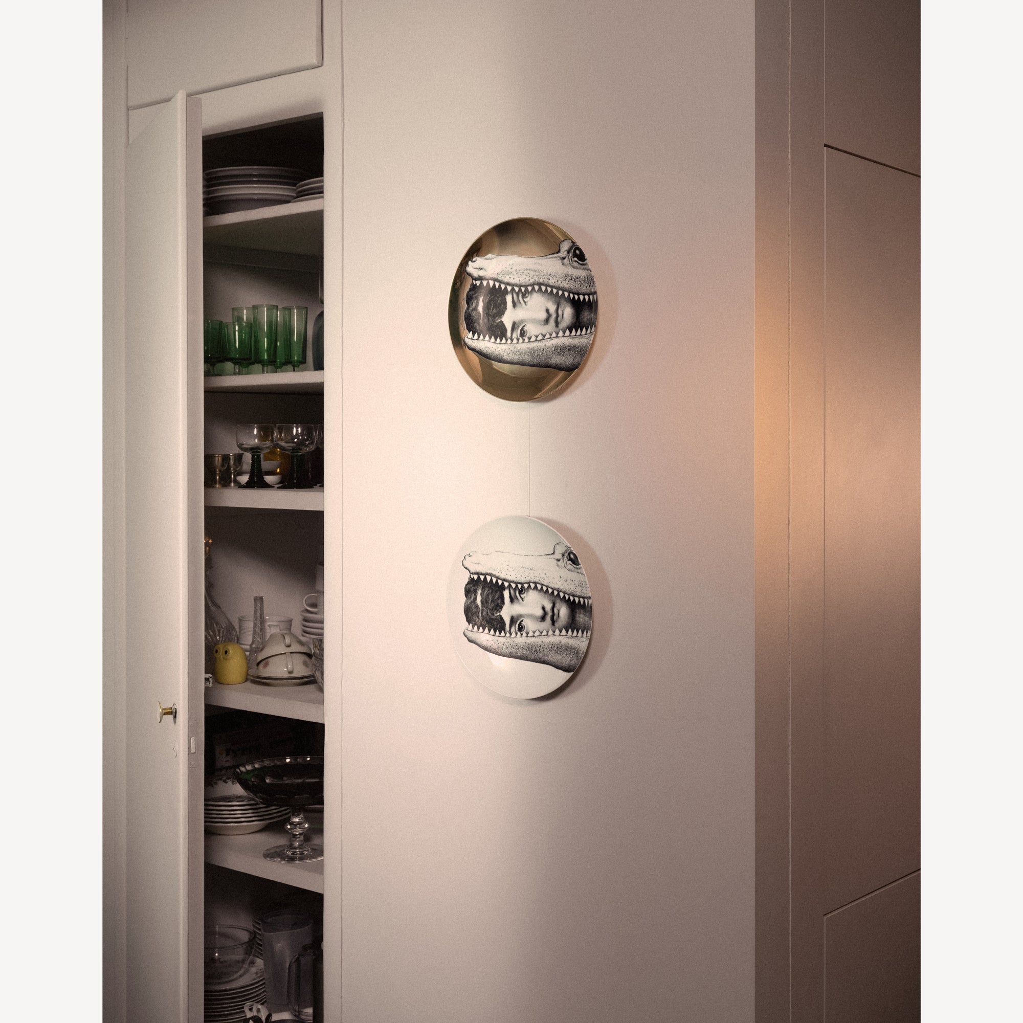 Wall plate Tema e Variazioni n.233 in White/Black | Fornasetti