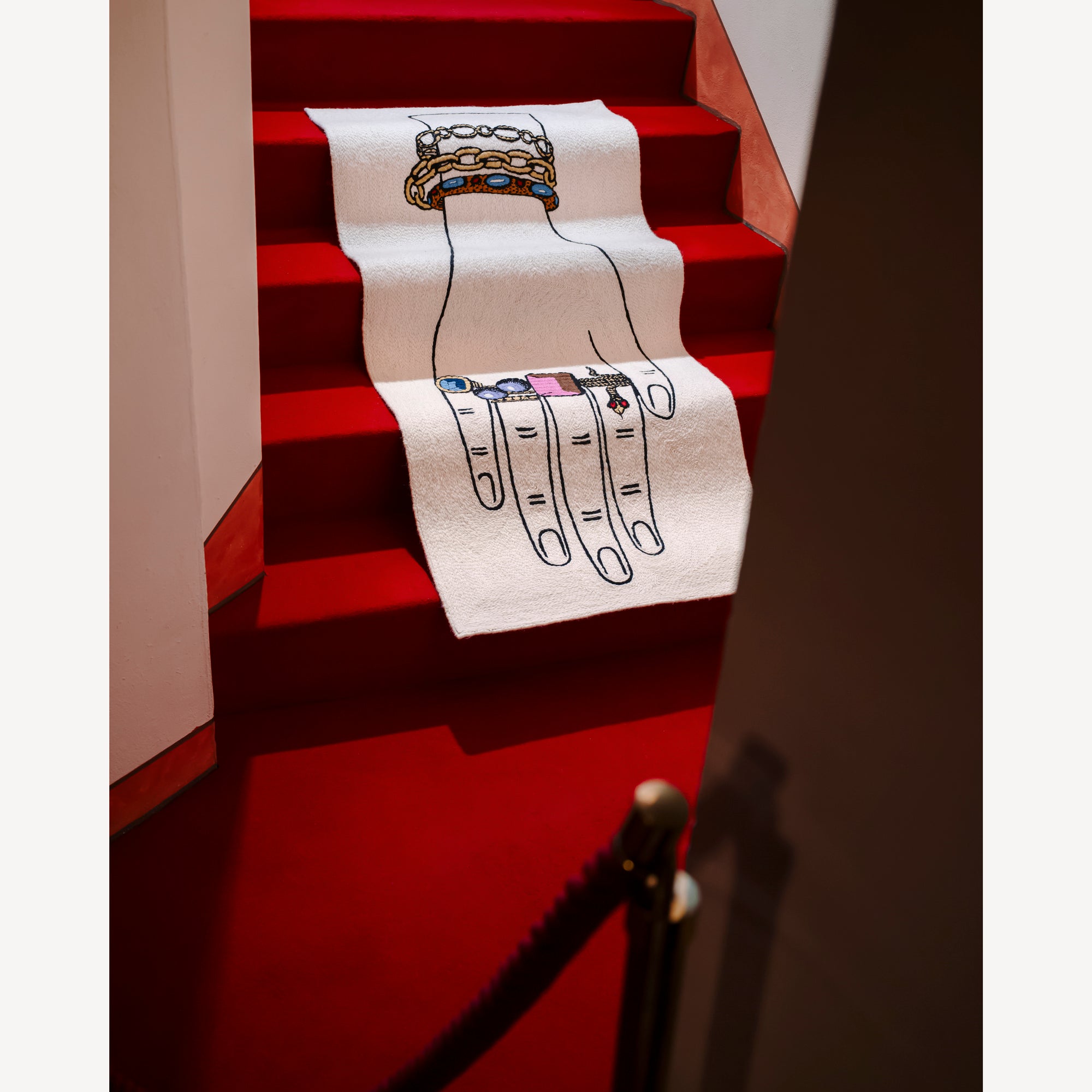 Tapis Mano con Gioielli