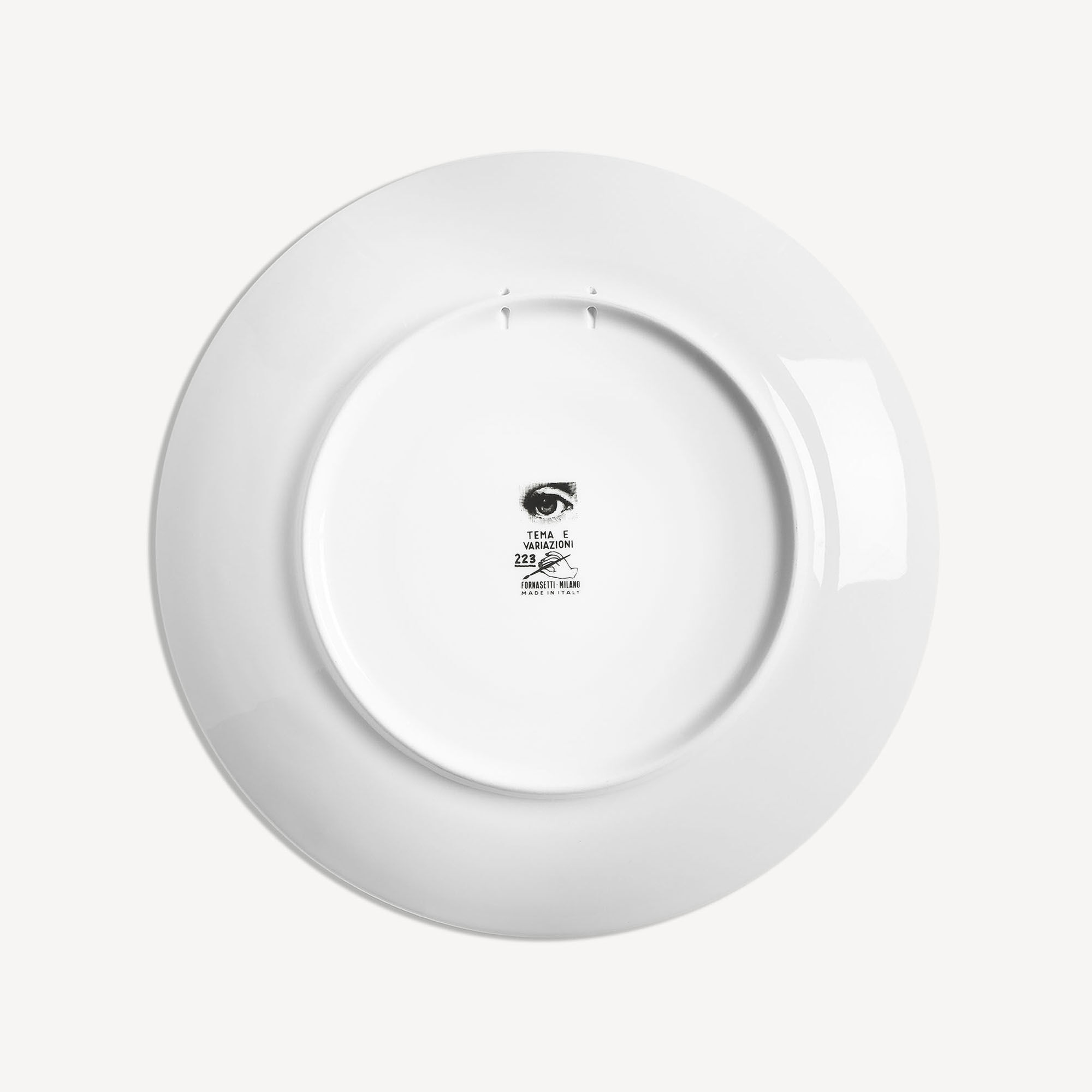 Wall plate Tema e Variazioni n.223 in White/Black | Fornasetti®